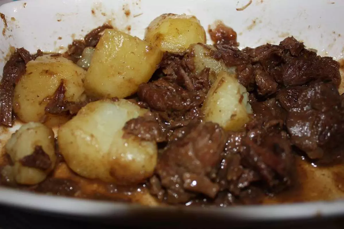 Você está visualizando atualmente Carne de panela com batata preparo simples e sabor sensacional