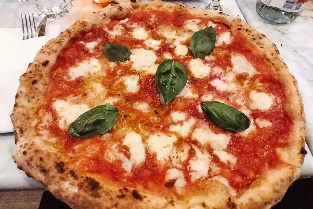 Você está visualizando atualmente Pizza napolitana receita que aprendi com uma grande amiga