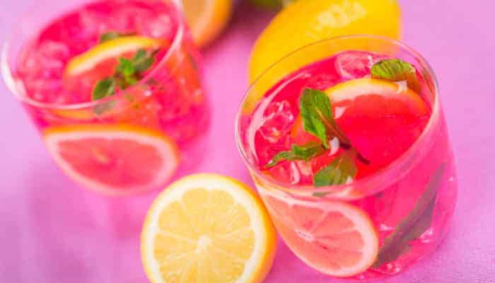 Você está visualizando atualmente Pink Lemonade Receita Sem Álcool uma Bebida Clássica #1 nos Bares Americanos