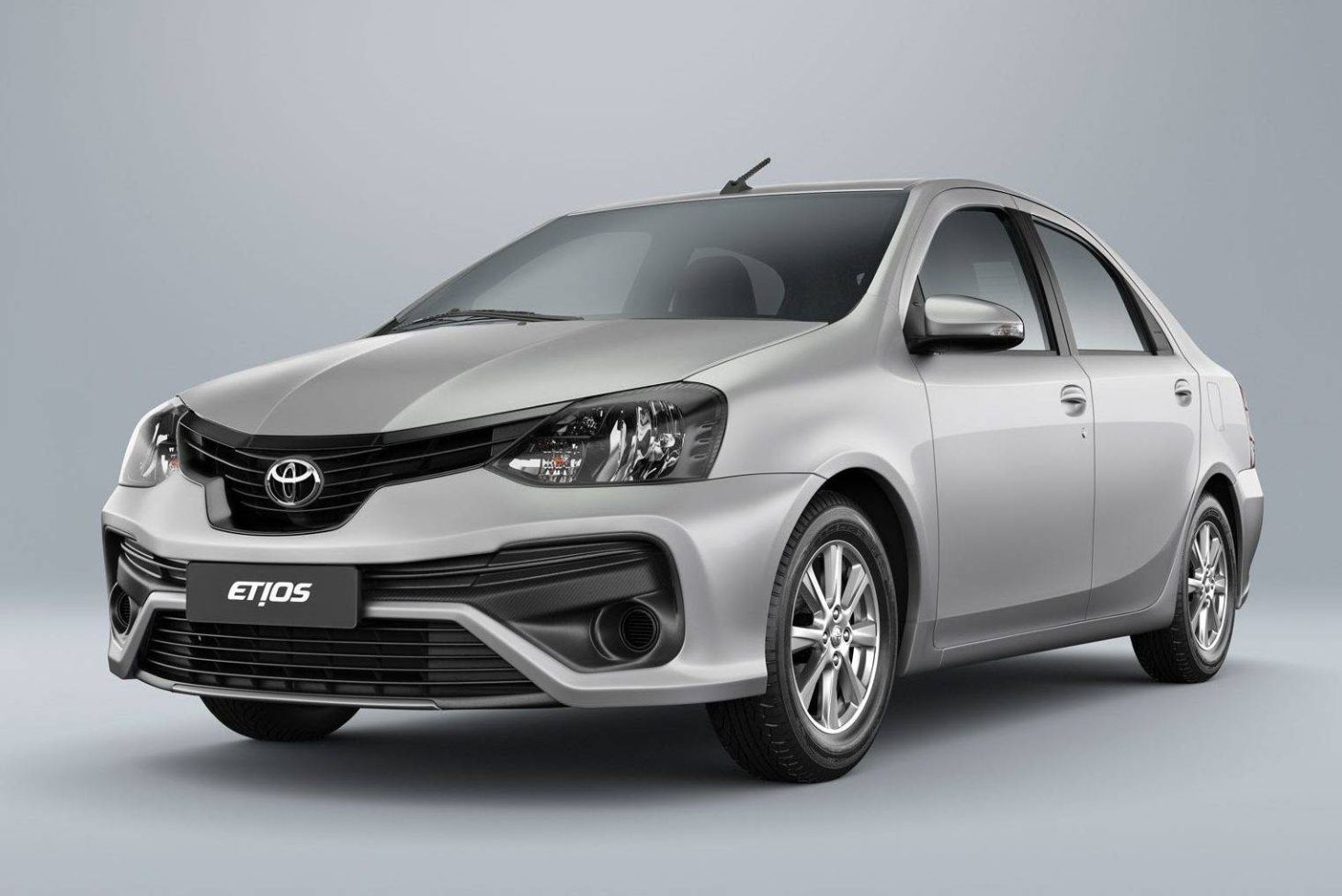 carros hatch Toyota