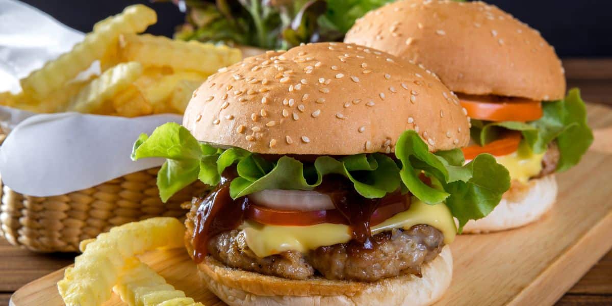 Você está visualizando atualmente Como preparar um hambúrguer caseiro bem saboroso de forma simples
