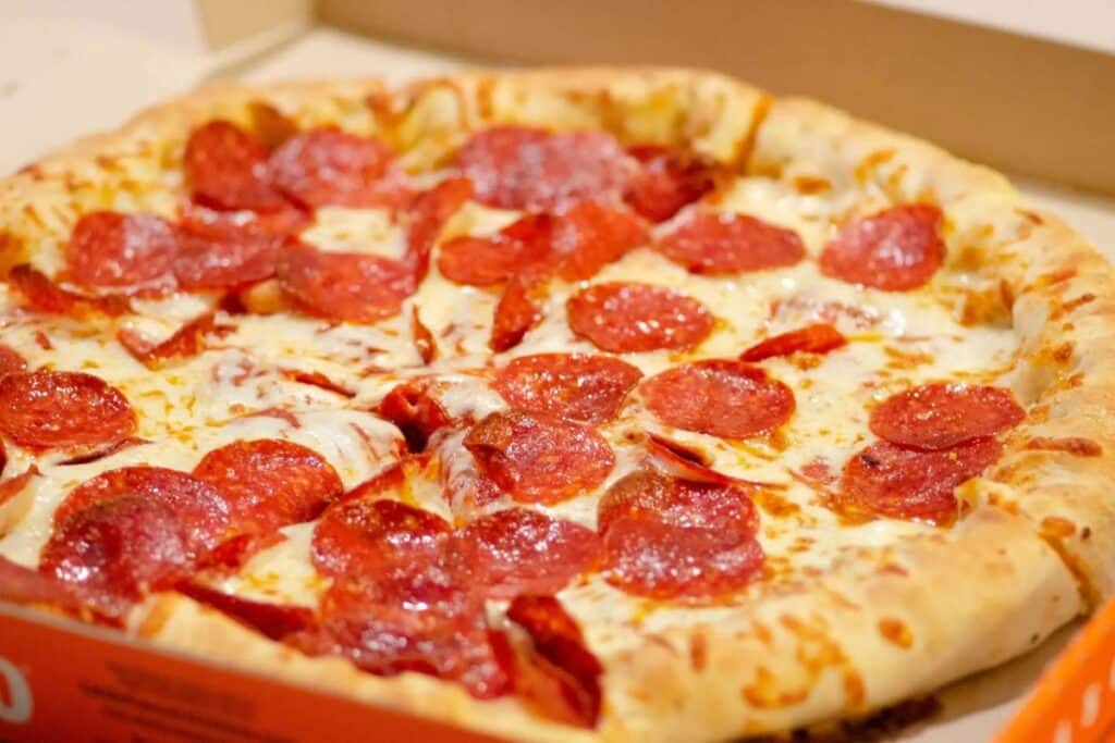 Você está visualizando atualmente Pizza de Pepperoni Faça a sua Própria em Casa