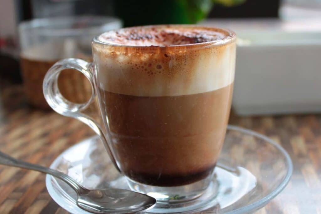 Você está visualizando atualmente Cappuccino de Café com Chantilly Adoro Fazer Aqui em Casa