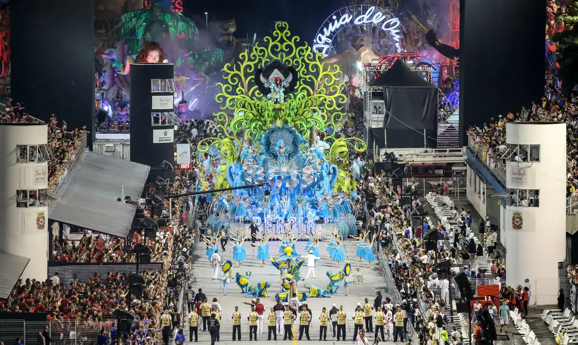 Leia mais sobre o artigo Carnaval: história e a importância cultural e econômica da festa mais famosa do Brasil